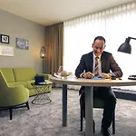 Отель Mercure Plaza 4*