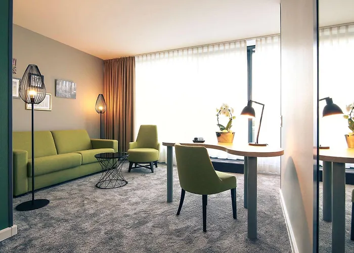 Отель Mercure Plaza 4*