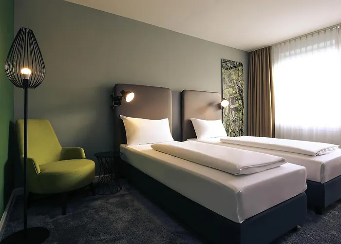 Отель Mercure Plaza 4*